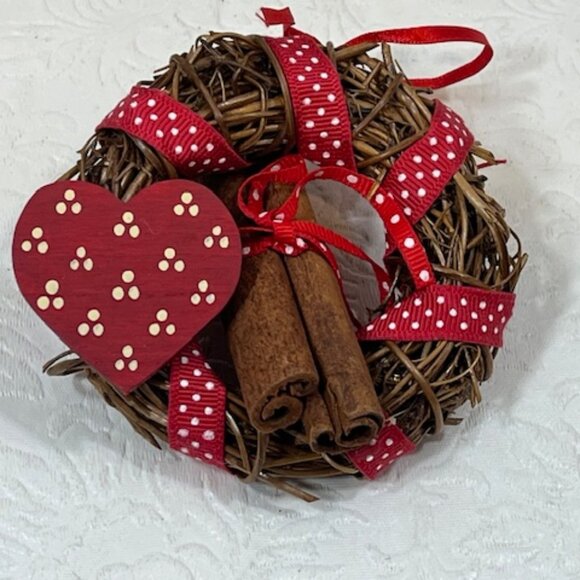 Mini Wreath Wooden Heart Cinnamon Sticks Christmas Tree Ornament - Picture 2 of 11